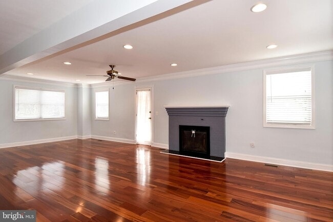 Building Photo - 7125 Harrison Ln