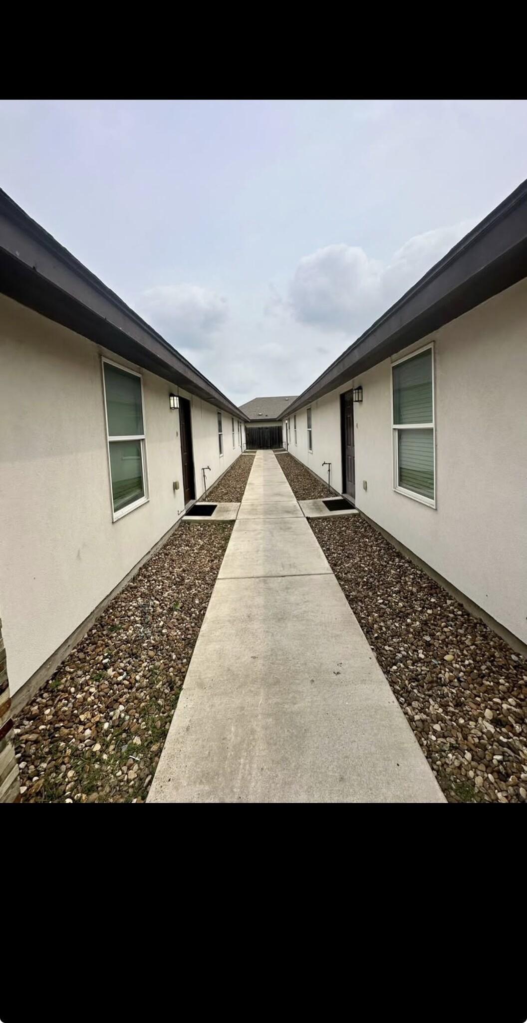 Building Photo - 205 Teak Dr