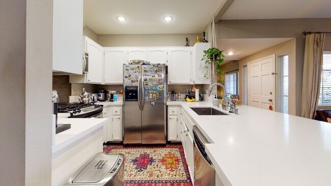 Building Photo - Fantastic 2 bed / 2 bath Condo in Huntingt...