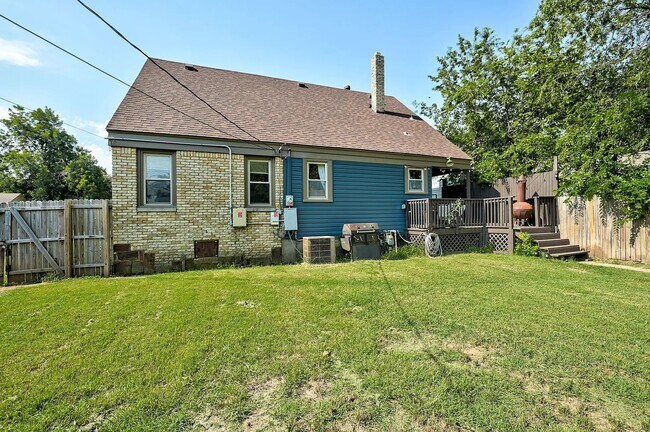 Building Photo - 3801 NW 25th St