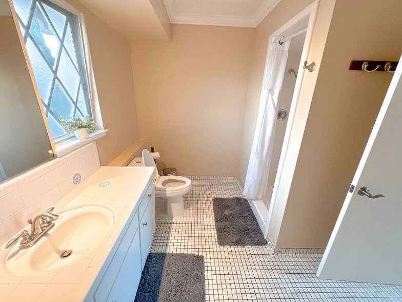 Building Photo - 106 Goldhunter Ct