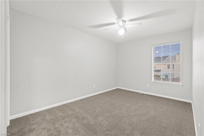 Building Photo - 714 Sutherland Dr