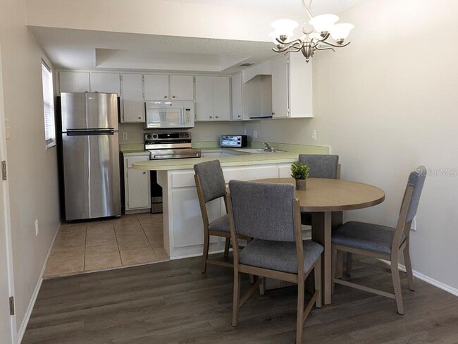 Building Photo - 400 Base Ave E Cmn