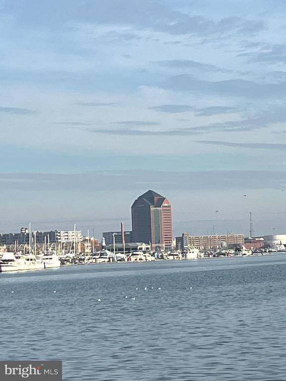 Building Photo - 1500 Thames St