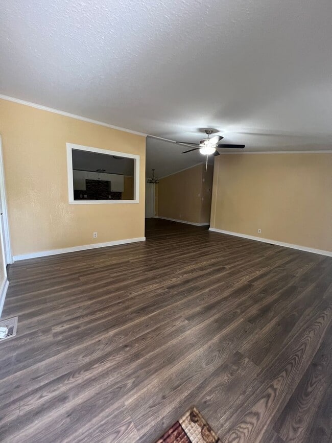 Building Photo - Remodeled 5 Bed | 2 Bath Mobile Home on Ha...
