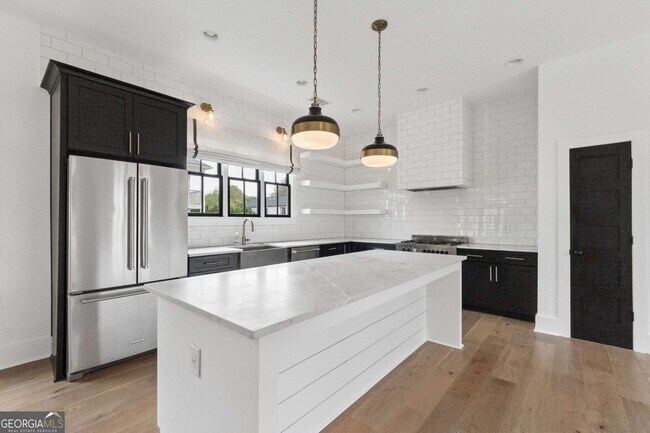 Building Photo - 98 Middle St