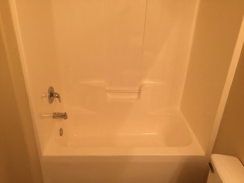 Building Photo - 17 Amber Dr