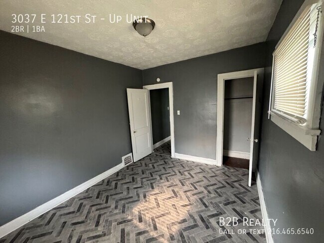 Building Photo - 3037 E 121st St
