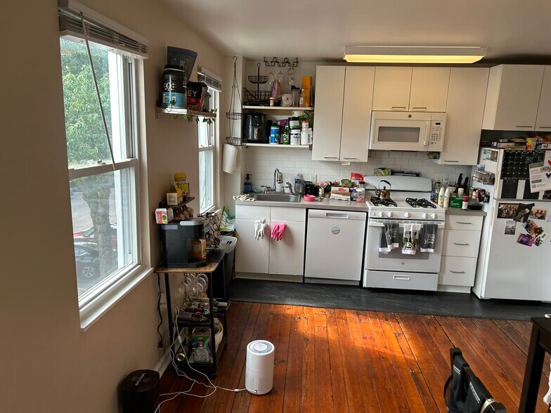 Building Photo - 3001 Huntingdon Ave