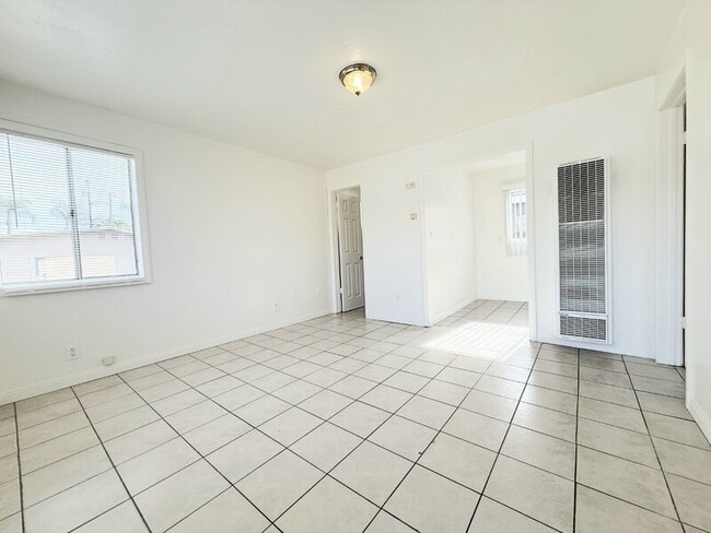 Building Photo - 14039 Orizaba Ave