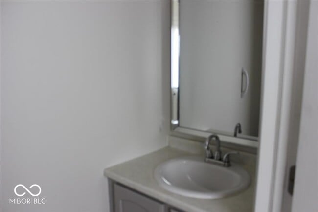 Building Photo - 6255 Canterbury Dr