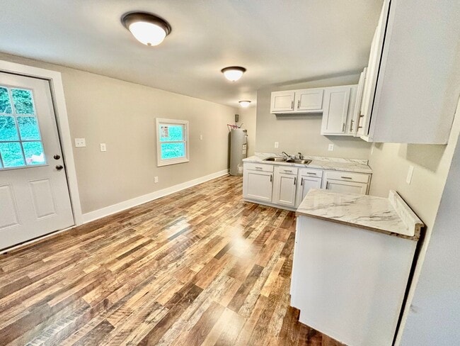 Building Photo - Fully Remodeled 3BR Gem in Frankfort