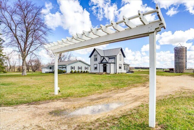 Building Photo - 34 N Union Rd