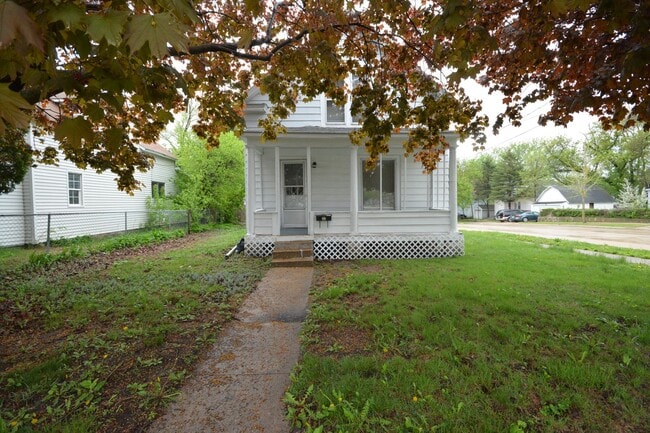 Building Photo - Charming 2 bedroom with beautiful features!