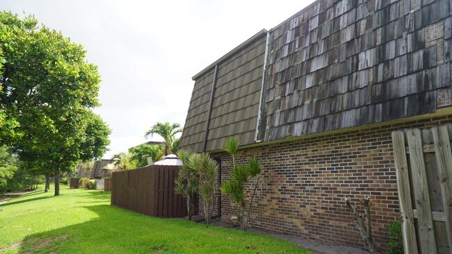 Building Photo - 1555 Fores Forest Lk