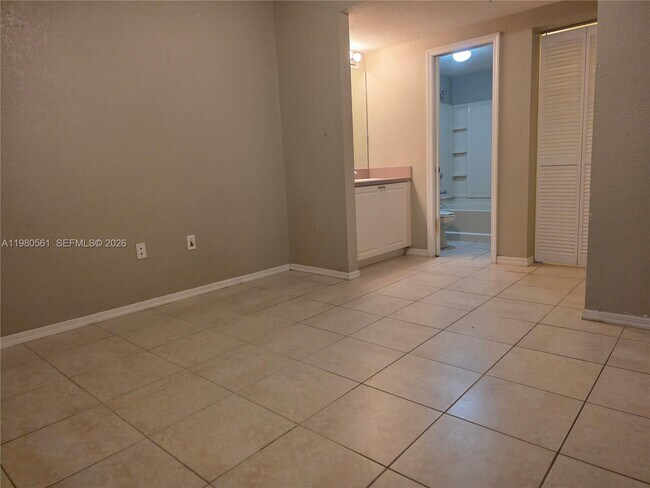 Building Photo - 6660 W Sample Rd