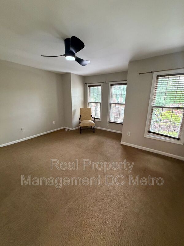 Building Photo - 1406 Carrollsburg Pl SW