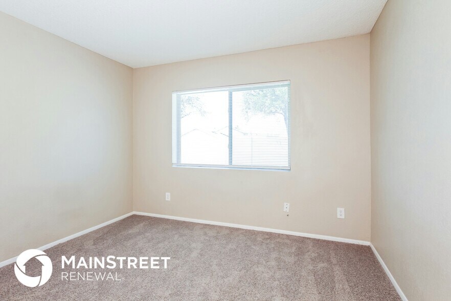 Building Photo - 16422 N 66th Dr