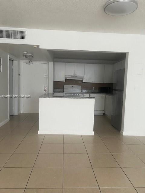 Building Photo - 2175 NE 170th St