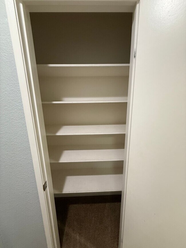 Building Photo - Move-In Ready 2BR / 2.5BA Condo for Rent – Villas Serena