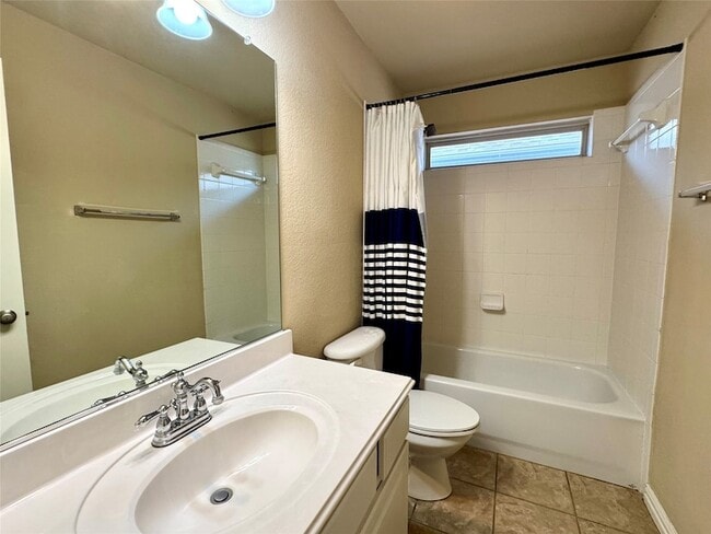 Building Photo - 3817 Edward Dr