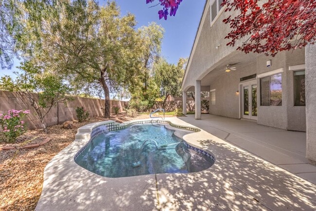 Building Photo - Stylishly Updated Henderson Home | New Stainless Steel Appliances | Heated Pool