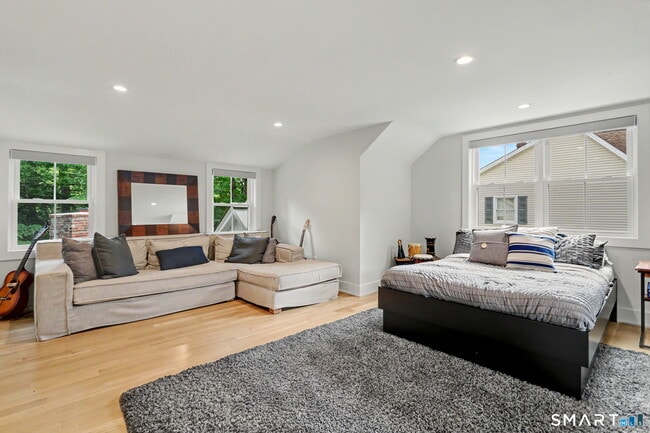 Building Photo - 8 Kirock Pl