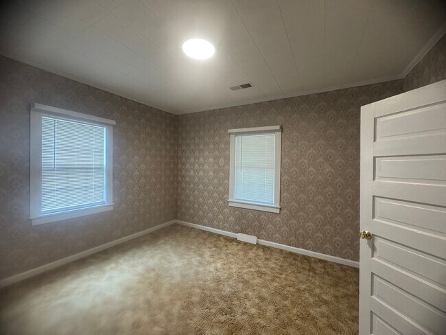 Building Photo - 916 N Brickyard Rd