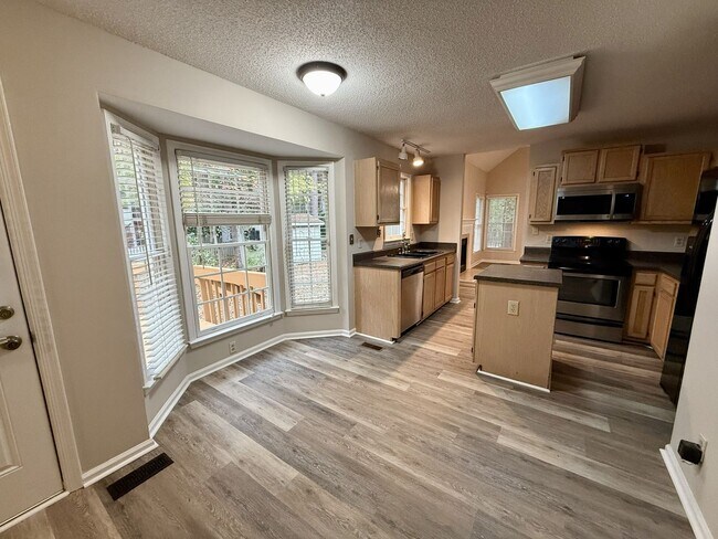 Building Photo - 1024 Laurens Way