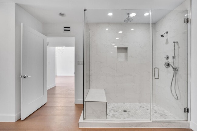 Building Photo - 6814 N 72nd Pl