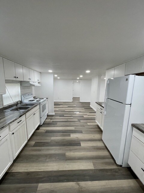 Building Photo - 1214 La Vega St