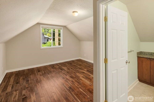 Building Photo - 4Bd/1.5Ba Kirkland House