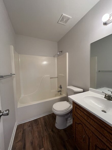 Building Photo - 124 Ballygar St