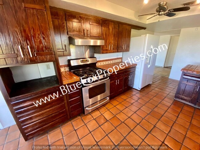 Building Photo - 4740 E Camino la Brinca