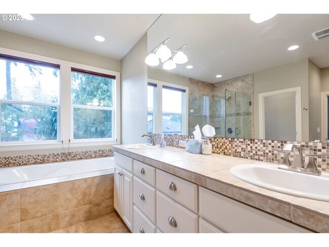 Building Photo - Gorgeous Executive Style Home in Southwest...