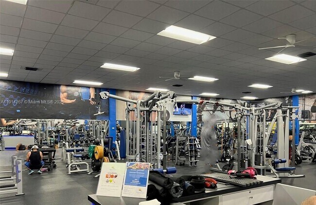 Building Photo - 16521 Blatt Blvd