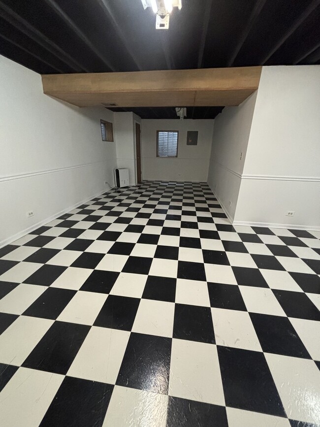 Building Photo - 4080 N Parkside Dr