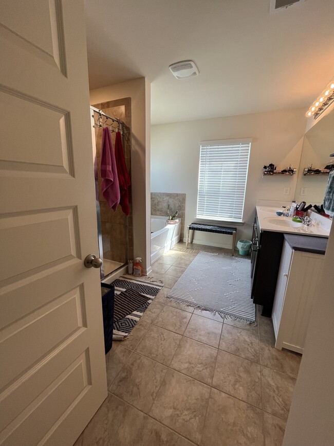 Building Photo - 1323 Weedon Dr