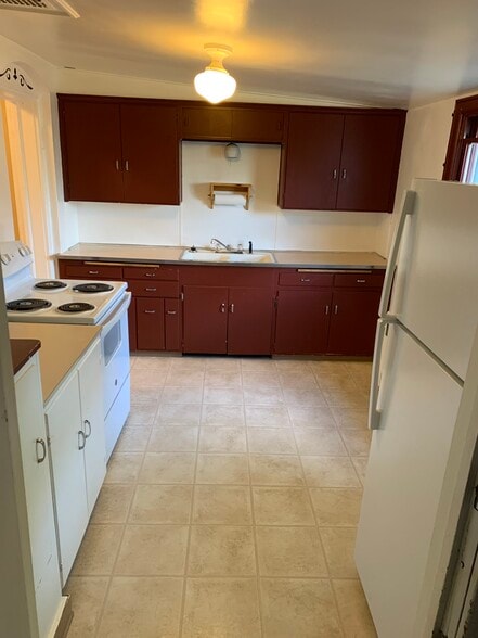 Kitchen - 816 5th Ave