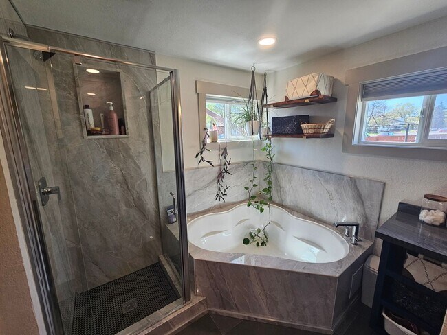 Building Photo - Beautiful Home in the Spokane