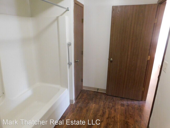 Building Photo - 215 Weed St