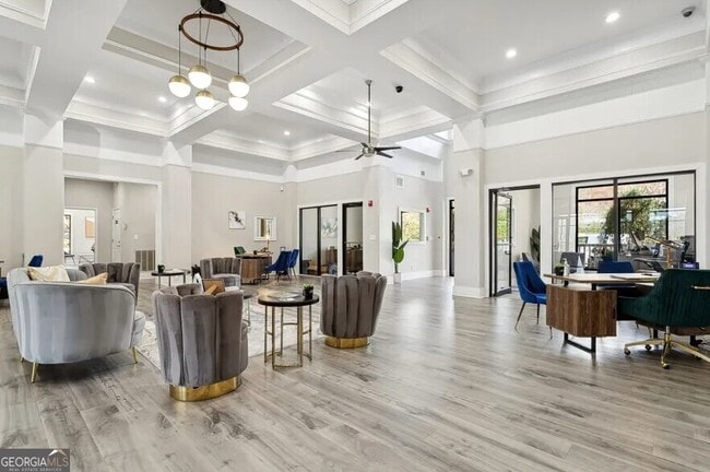 Building Photo - 7600 Roswell Rd