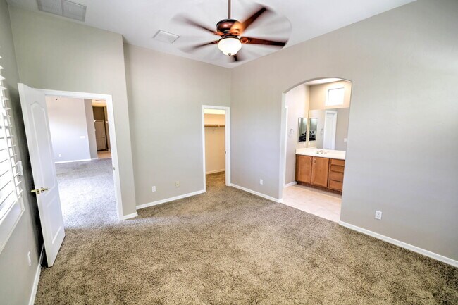 Building Photo - "Charming 2-Bedroom Oasis with Scenic View...