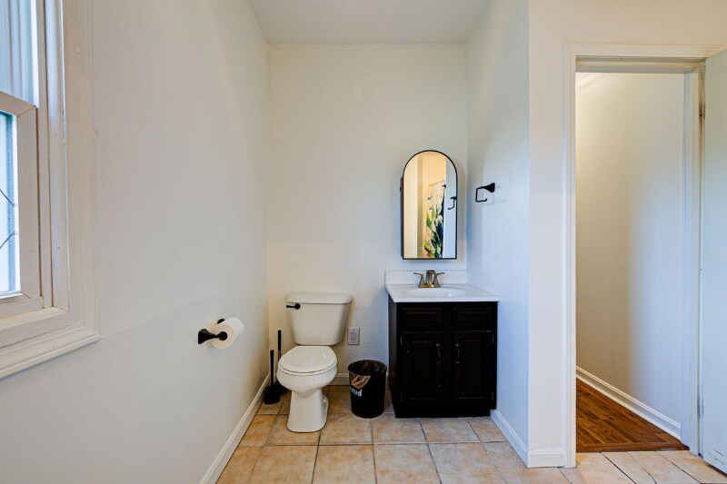 Building Photo - 313 E Spring St