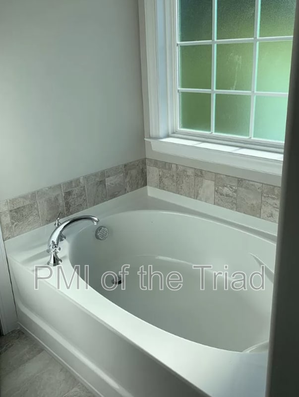 Building Photo - 868 Silver Leaf Dr