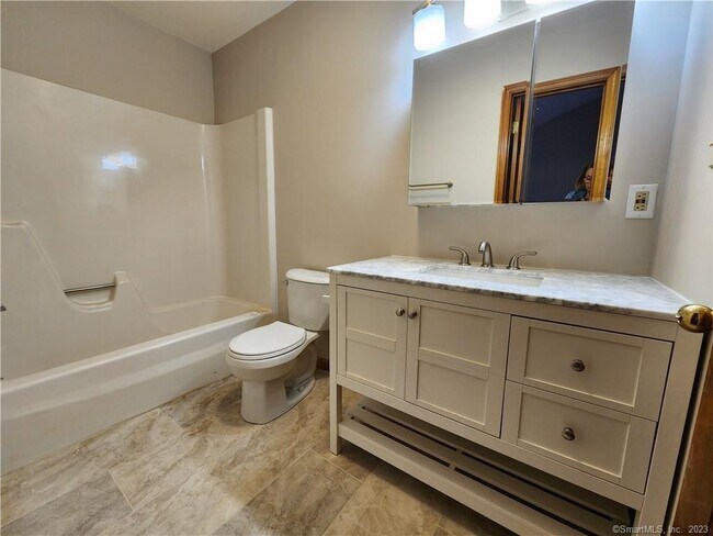 Building Photo - 11 Sherman Ln