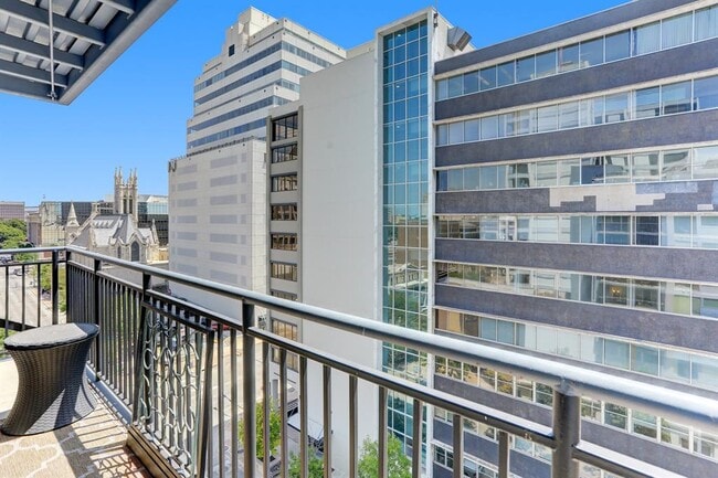 Building Photo - 800 Brazos St