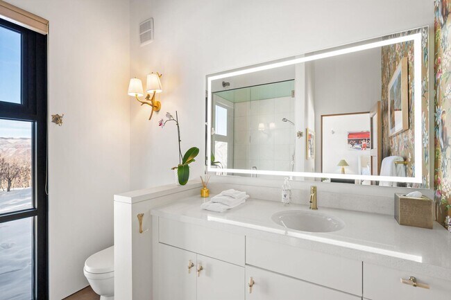 Building Photo - 2700 Juniper Hill Rd