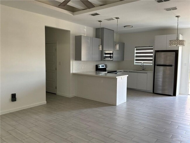 Building Photo - 14 S Pamplona St