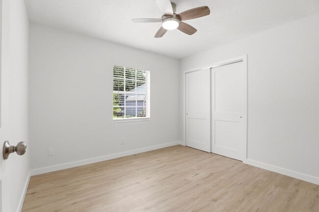 Building Photo - Gorgeous 3BR Duplex with Designer Upgrades Throughout